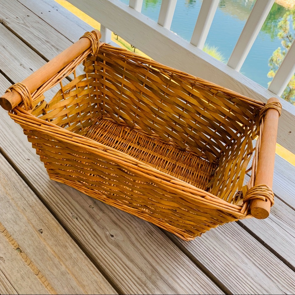 Cedartone Handle Basket